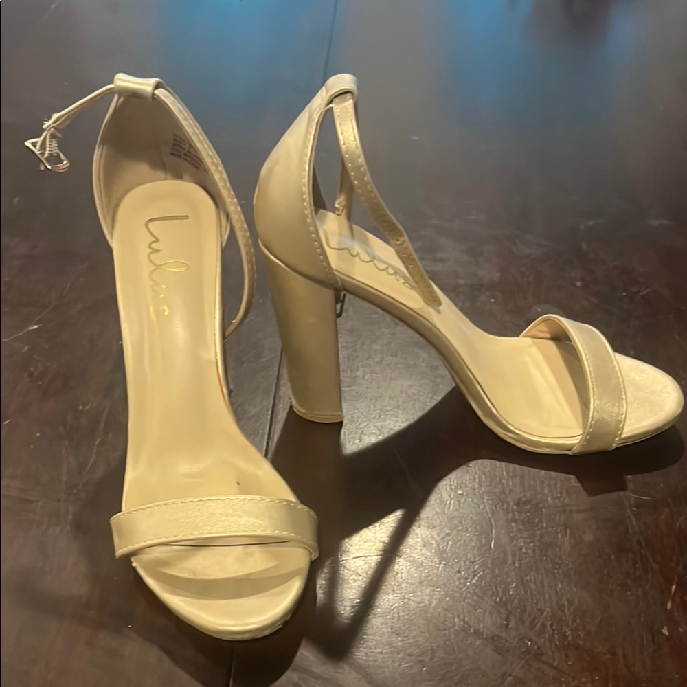 Lulu's Cream / Gold Elegant Heels